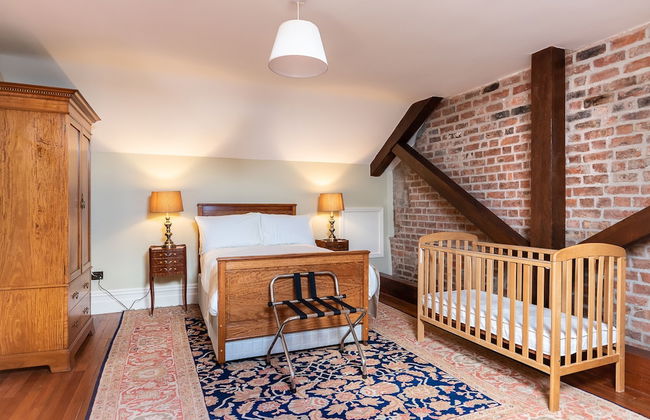 8 Bedroomed House Steeped in History - Photo 16