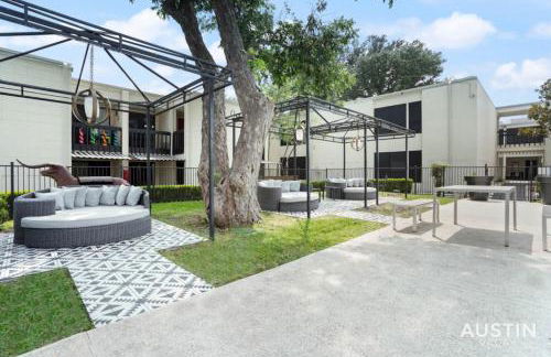 Spacious 2 Apt Combo Sleeps 12 Pool and Pets - Photo 60