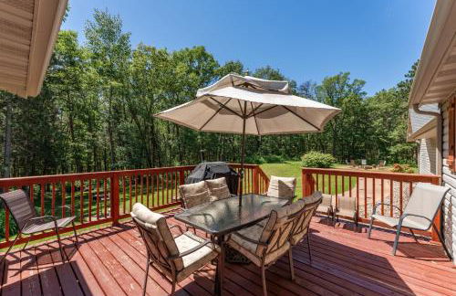 Dog-friendly 6-acre 5BR 3BA home, game room, deck, Wisconsin Dells 10min - Foto 12