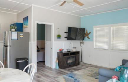 Sister Lake Cottages - Unit 7 - Photo 7