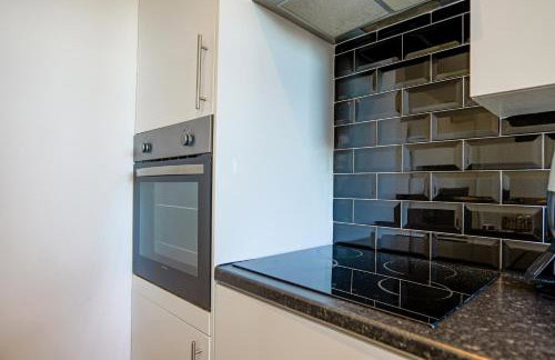 Zeenat Central Bury - Modern 2BR with Free Parking Sleeps 6 - Foto 31