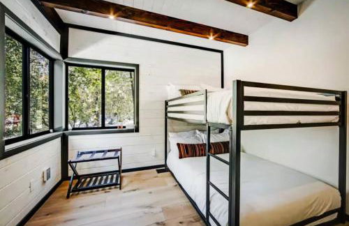 Cedar Haus Modern Family Haven w Game Room Hot Tub EV Charger Fully Fenced Yard Dogs OK - Foto 42