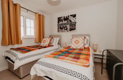 Coyle House, 3 bed,Corby, super kings or twins, driveway, free wi-fi, corporates welcome - Foto 13