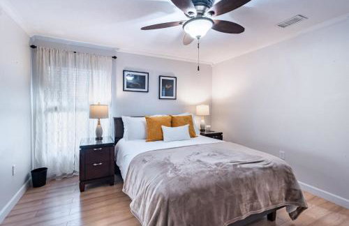 Family Retreat with Pool Fenced Yard AC - Foto 19