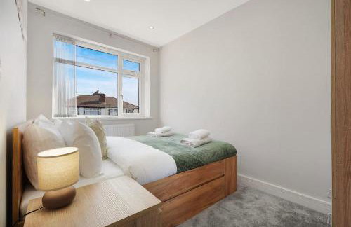 Stylish Home With Free Parking And Easy City Access - Photo 39