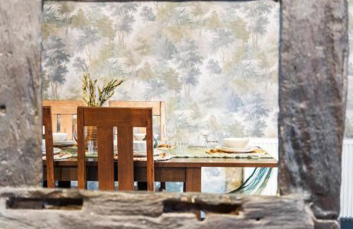 #111 New Farm with hot tub and Sauna - Sleeps 18 - Near Elmore Park - " Perfect for Contractors and Families - Parking space for 10 cars" - Foto 39