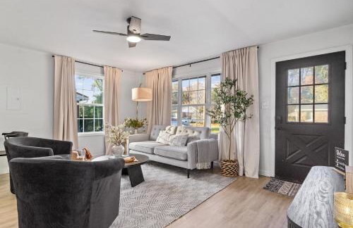 Game Room and Huge Yard with Fire Pit Yard Games and BBQ Near UE and Downtown - Foto 28