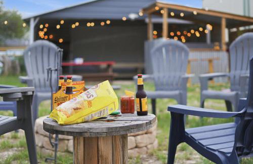 Game Barn, Cowboy Pool, 17ft Movie Screen - sleeps 10 - Photo 10