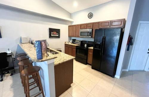 Debbie's 3-Bedroom Apartment in a duplex - Foto 12