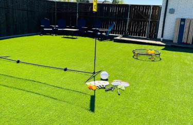 Stunning Lake House with a Pool and Hot Tub - Foto 22