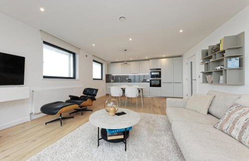 Gorgeous 2 Bed Apartment with Stunning Sea Views with Free Parking and Fast Internet - Foto 5