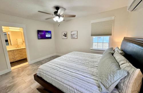 Newest Cottage Downtown. Pet Yes - Photo 9