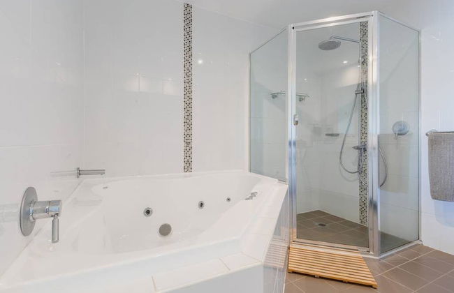 SOLARIS at Fingal Bay - Photo 13