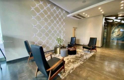 Beautiful 1BD 1BTH at Midblock FREE PARKING - Foto 30