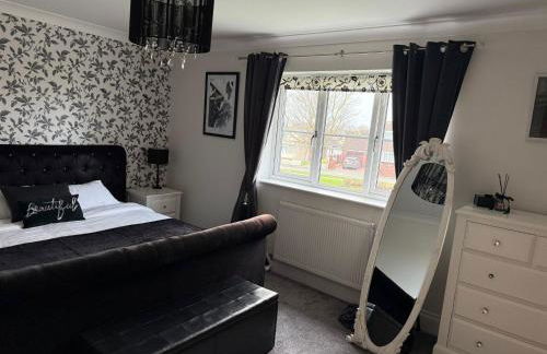 Rhuddlan 5-Bed House Sleeps 7 Pet-Friendly - Photo 8