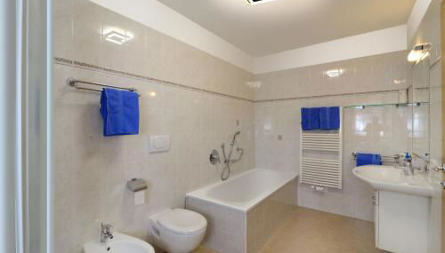 Schienhof - Foto 4, towels, Shower