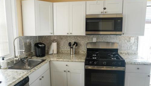 Lincoln Manor - Newly Renovated, 1mile from PHL Airport and Sports Stadiums - Foto 3, stove, dishwasher, pet friendly, toaster, minibar