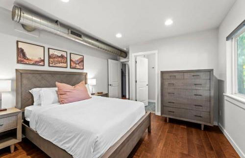 Mid-century home in Zilker with a backyard - Foto 24