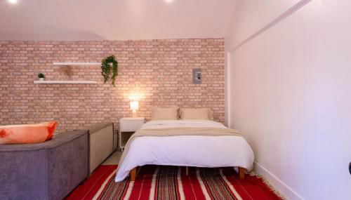 Modern Private Guesthouse with Parking, Yard, and Washer Dryer - Foto 3