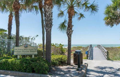 Amazing water front view home newly renovated 3BD 2BTH - Foto 38