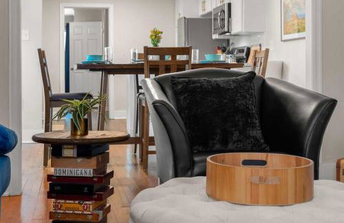 Cozy 4BR Home Pet Friendly Large Yard & Patio - Foto 10