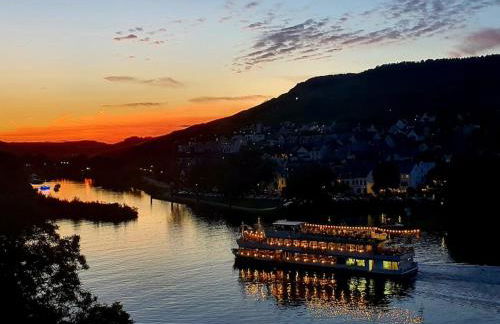 Elegant Apartment with Direct River View, Balcony and Parking in Bernkastel-Kues - Photo 52