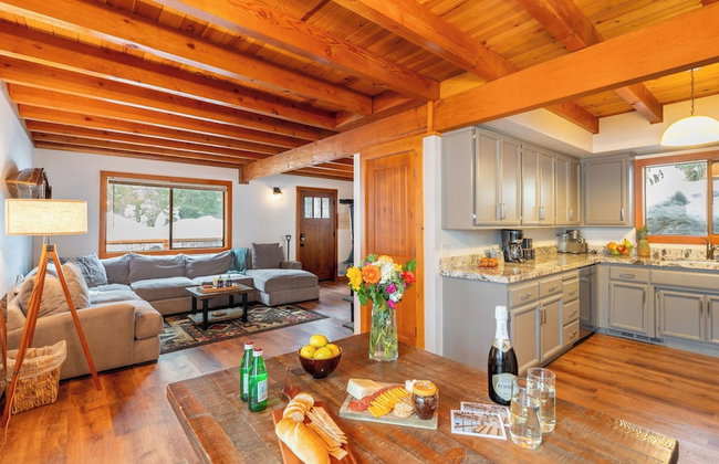 Minutes to Skiing & Lake Hot Tub, Fire Pit, Deck Indigo Owl by Avantstay - Foto 101