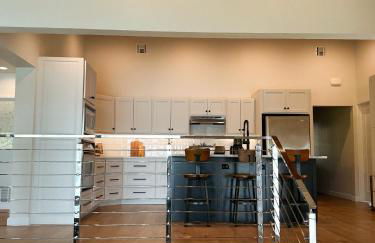 Newly Renovated 4B, 2.5 bath Lakefront home with South Grand Lake Views and dock - Foto 9