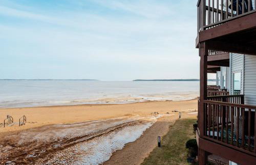 Beach Bliss 211 Balcony Water Views Beach Downtown - Photo 36