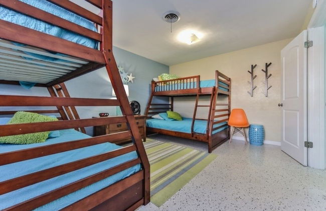 Amazing Pet Friendly 3 Bed House - Heated Pool 3 Bedroom Home by RedAwning - Foto 8