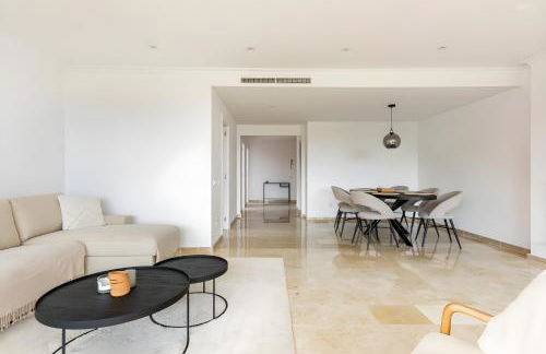 Luxury & Sunny Apartment with Breathtaking View in Marbella East - Foto 14