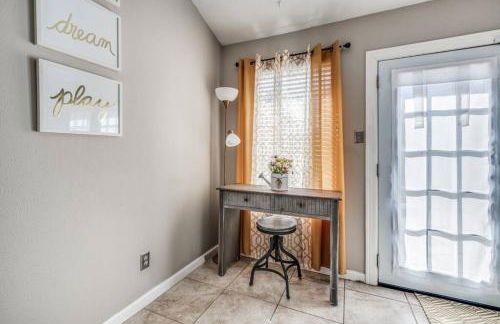 Centrally Located 3BR 2BA - ! - Photo 3