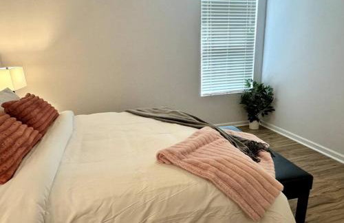 Bright Spacious Renovated Home Master on Main - Foto 2