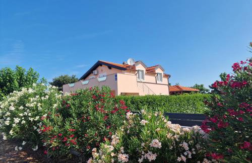 Villa Verbena - Photo 1