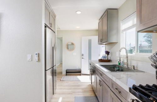 Sunlit Front House I Peaceful & Private Home-Away - Foto 9