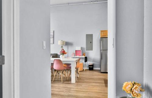 Pink playhouse sq near Progressive field & CSU - Photo 5