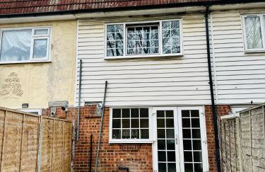 Wilkinsons Home-Free parking, Perfect For Contractors & Weekend getaways, Near London City Airport & Excel - Foto 28