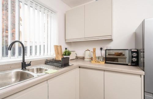 Liverpool Luxe Retreat 3 Bedroom House Next to Everton Stadium - Photo 22