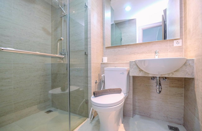 Comfortable And Minimalist 2Br At Gold Coast Apartment - Foto 9