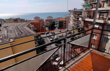 Luminoso alloggio vista mare, comodo alla spiaggia - Foto 18