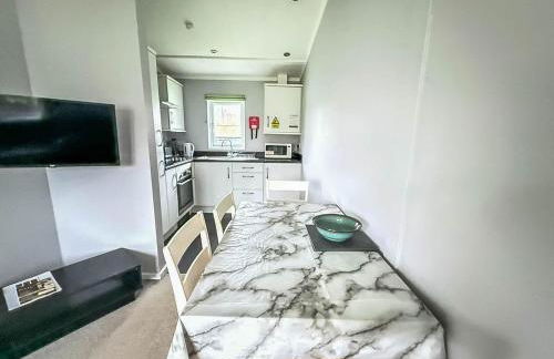 Charming Chalet On A Fantastic Holiday Park In Lowestoft Ref 12077B - Foto 12