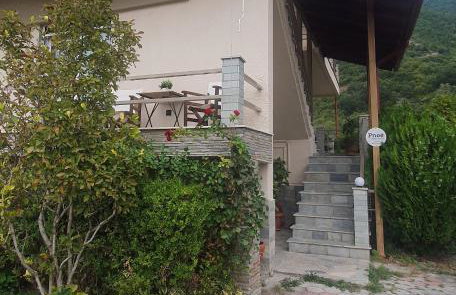 Pnoe Apartments - Photo 2