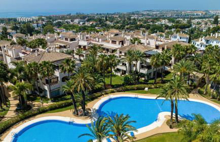 VACATION MARBELLA I Private HEATED Swimming pool, Walking distance to Puerto Banus, Security 24-7, BBQ, WiFi - Photo 52