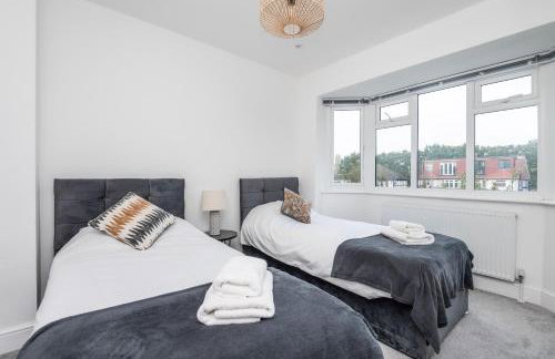 A wonderful and spacious house in a charming road - Photo 13