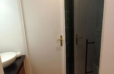 PARIS Balcony TOP FLOOR Room - Foto 10