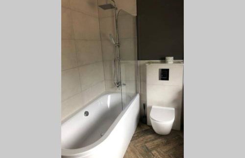 Caloroczny domek letniskowy ze stawem - Foto 32