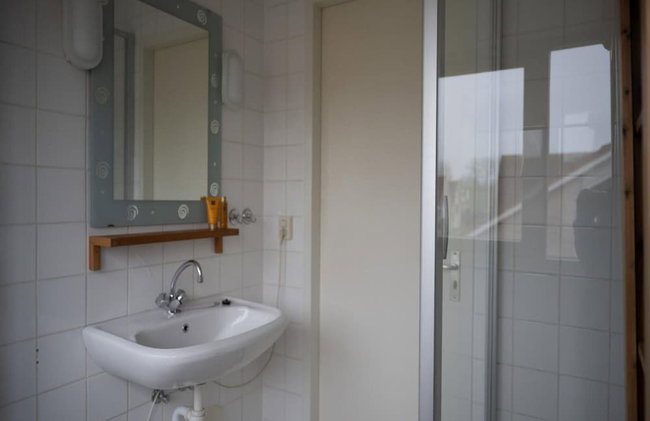 Appealing Bungalow With Garden - Photo 44