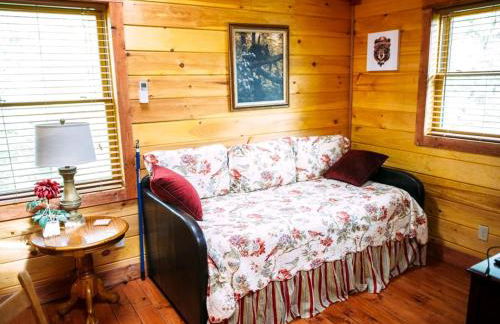 Log Cabin Rental with a Porch near Shenandoah National Park, Virginia - Foto 6