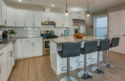 Modern City Getaway Near Downtown Newark & NYC - Photo 2