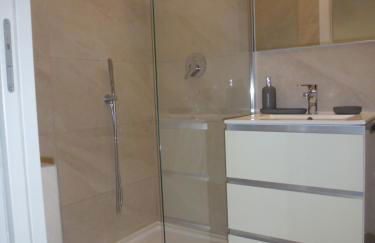 Elegant and modern two-room apartment with equipped kitchen - Foto 15